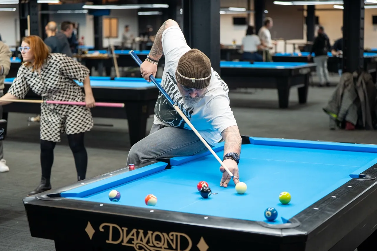 Where can you play pool in Sydney?
