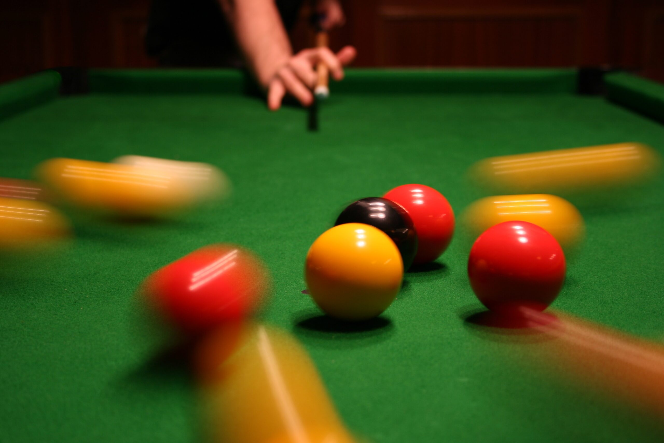 English Pool (yellow/red ball